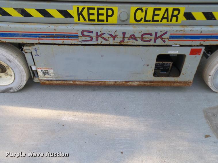 image for item K1782 Sky Jack SJIII 3220 scissor lift