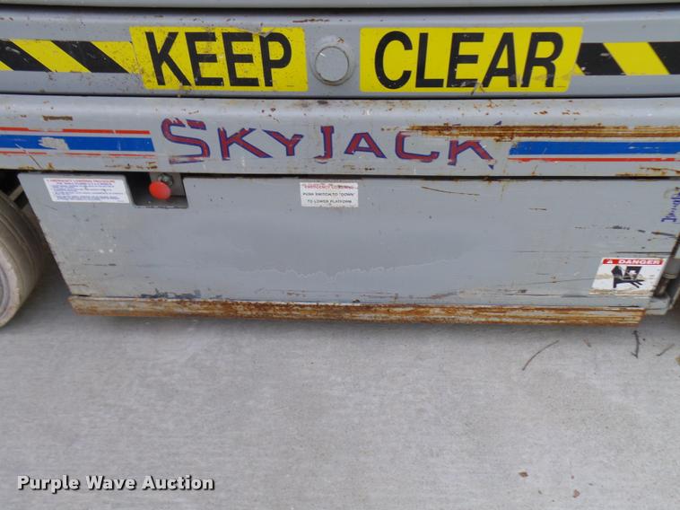 image for item K1782 Sky Jack SJIII 3220 scissor lift