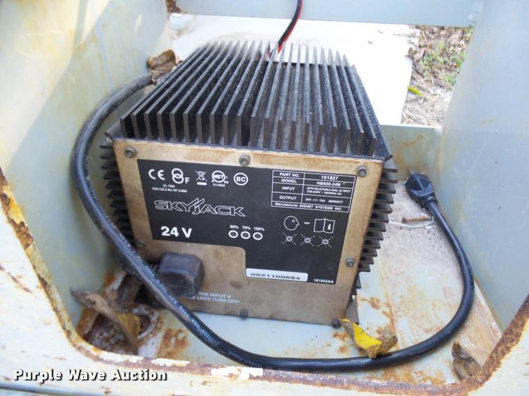 image for item K1782 Sky Jack SJIII 3220 scissor lift