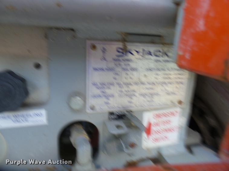 image for item K1782 Sky Jack SJIII 3220 scissor lift