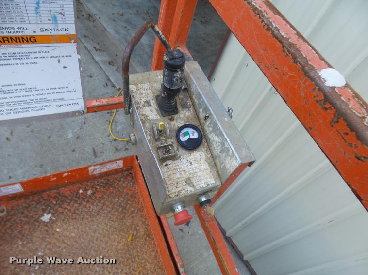image for item K1782 Sky Jack SJIII 3220 scissor lift