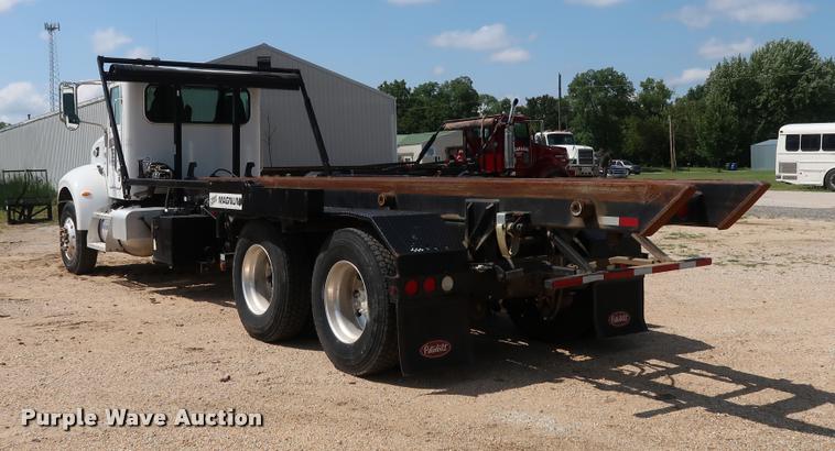 image for item K1824 2011 Peterbilt 348 roll off container truck