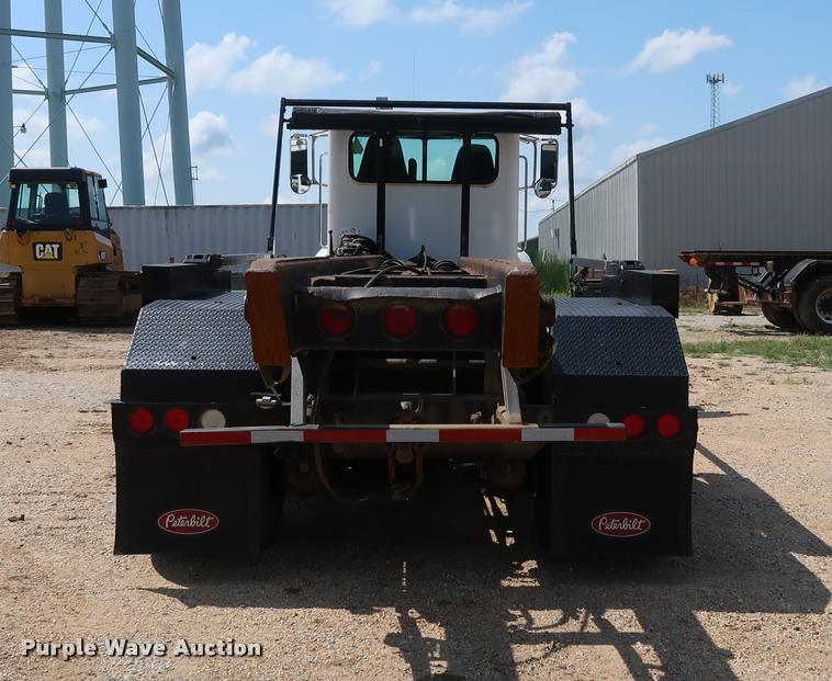 image for item K1824 2011 Peterbilt 348 roll off container truck