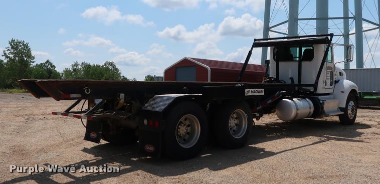 image for item K1824 2011 Peterbilt 348 roll off container truck