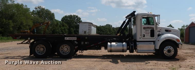 image for item K1824 2011 Peterbilt 348 roll off container truck