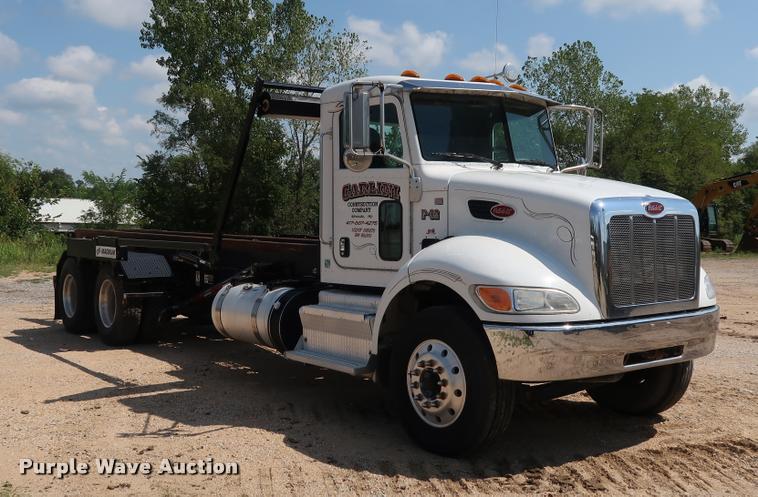 image for item K1824 2011 Peterbilt 348 roll off container truck