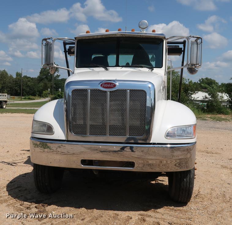 image for item K1824 2011 Peterbilt 348 roll off container truck