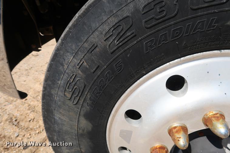 image for item K1824 2011 Peterbilt 348 roll off container truck