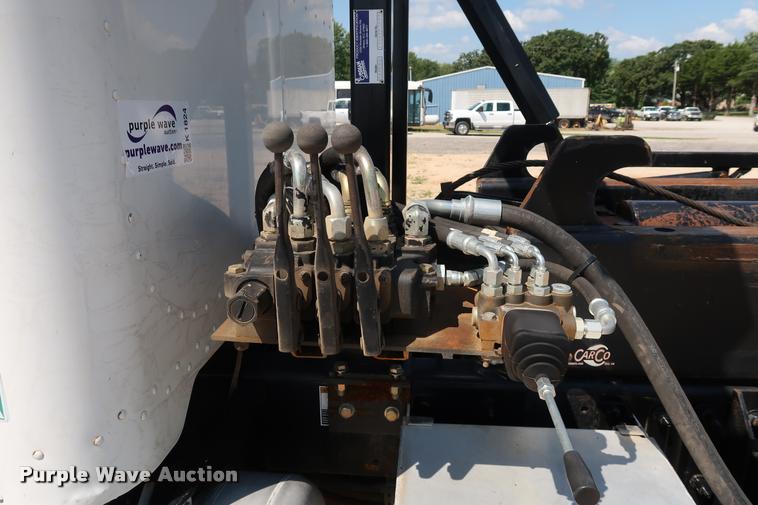 image for item K1824 2011 Peterbilt 348 roll off container truck