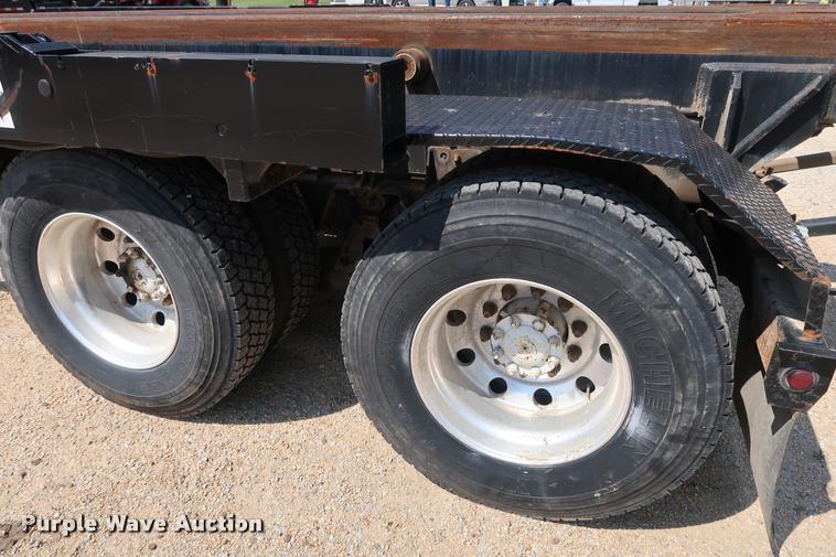 image for item K1824 2011 Peterbilt 348 roll off container truck