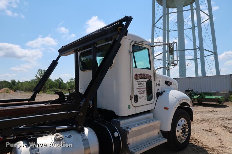 image for item K1824 2011 Peterbilt 348 roll off container truck