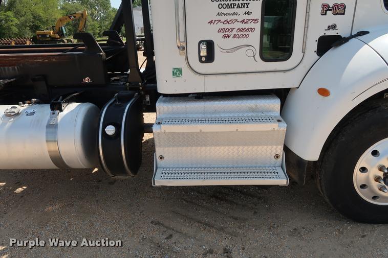 image for item K1824 2011 Peterbilt 348 roll off container truck