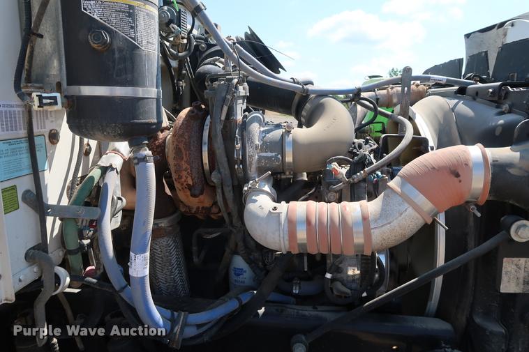 image for item K1824 2011 Peterbilt 348 roll off container truck