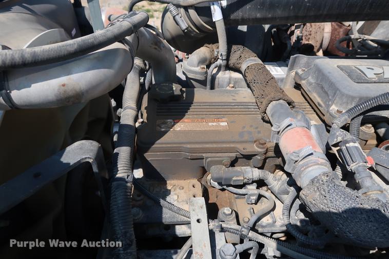 image for item K1824 2011 Peterbilt 348 roll off container truck