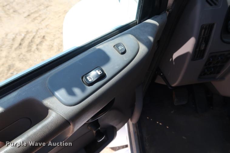 image for item K1824 2011 Peterbilt 348 roll off container truck