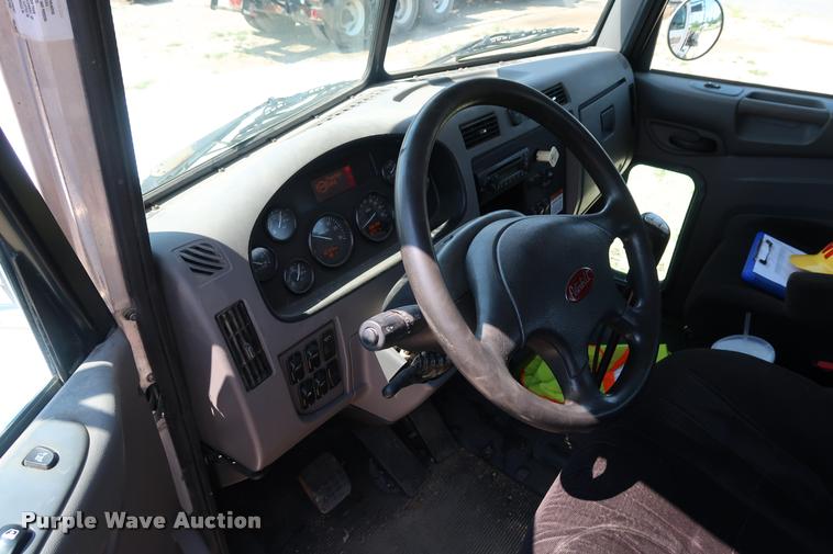 image for item K1824 2011 Peterbilt 348 roll off container truck