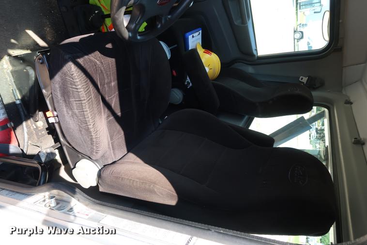 image for item K1824 2011 Peterbilt 348 roll off container truck