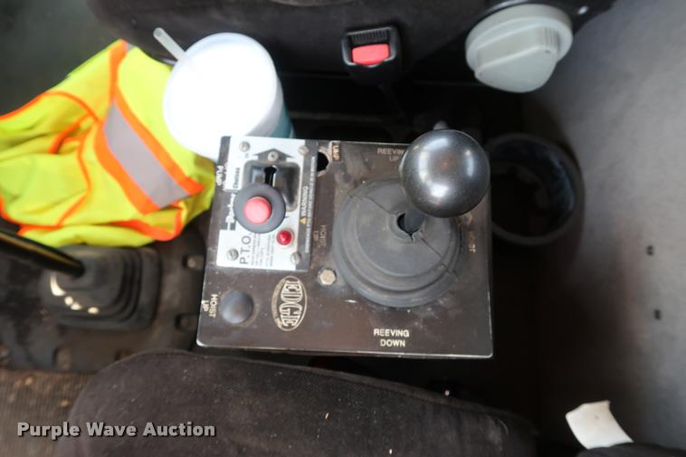 image for item K1824 2011 Peterbilt 348 roll off container truck