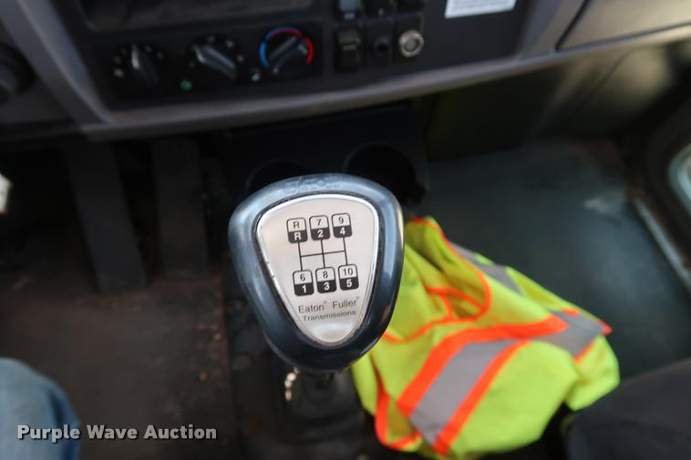 image for item K1824 2011 Peterbilt 348 roll off container truck