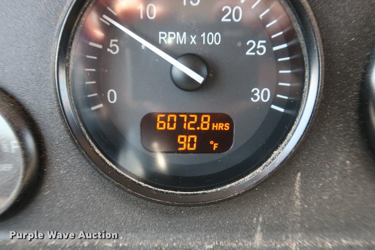 image for item K1824 2011 Peterbilt 348 roll off container truck