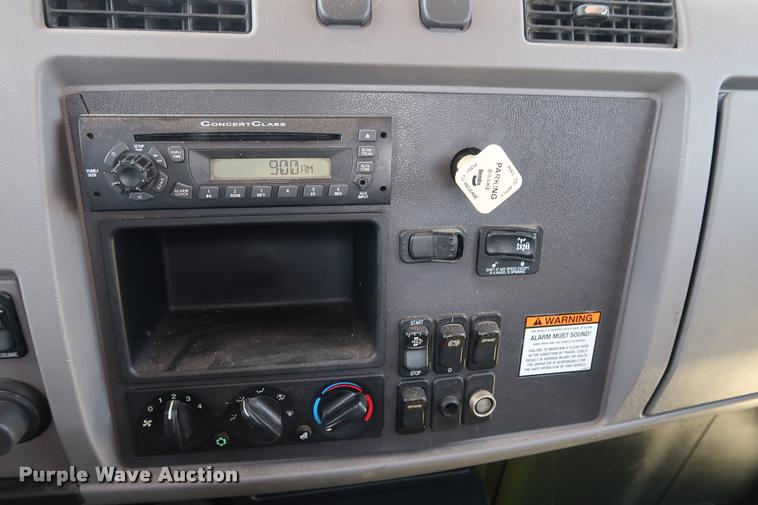 image for item K1824 2011 Peterbilt 348 roll off container truck