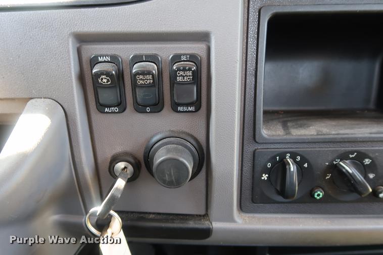 image for item K1824 2011 Peterbilt 348 roll off container truck