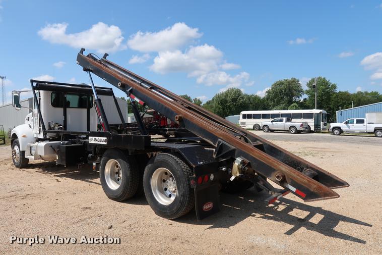 image for item K1824 2011 Peterbilt 348 roll off container truck