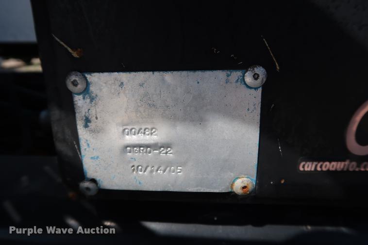 image for item K1824 2011 Peterbilt 348 roll off container truck