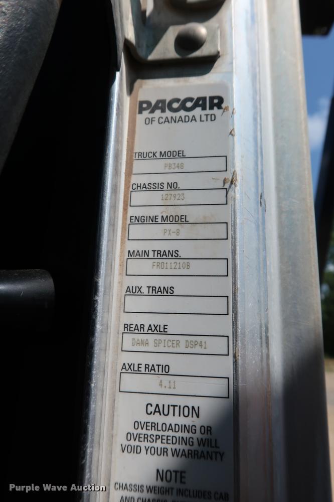 image for item K1824 2011 Peterbilt 348 roll off container truck