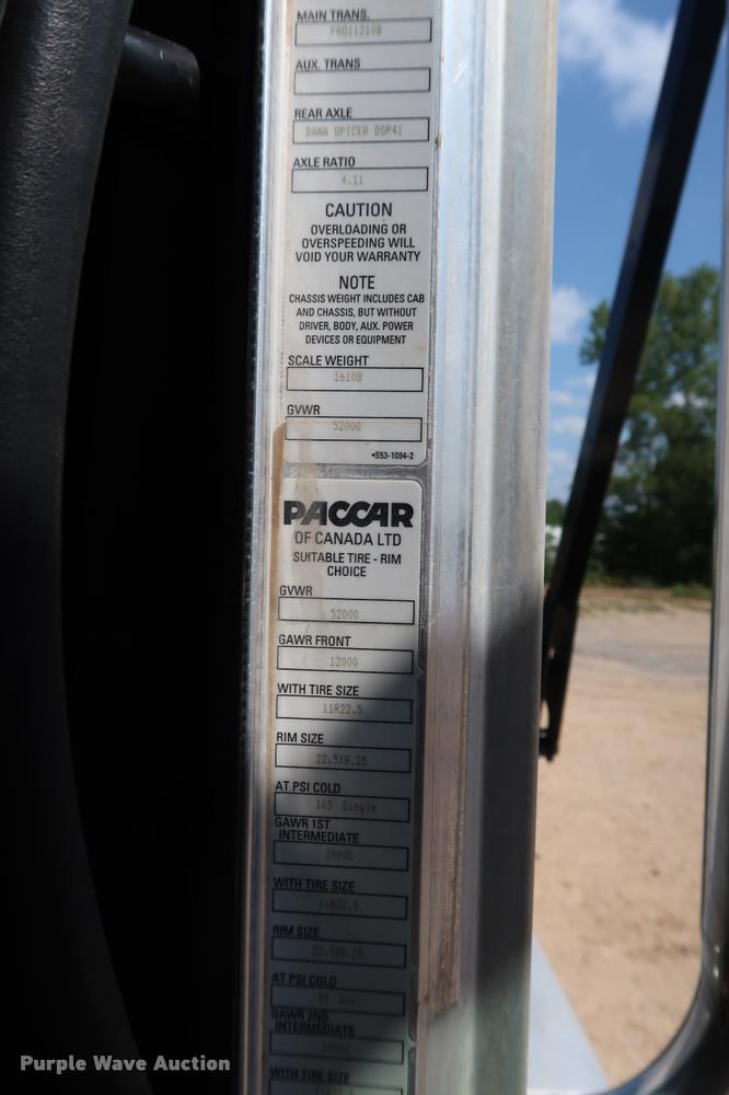 image for item K1824 2011 Peterbilt 348 roll off container truck