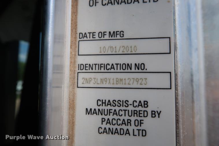 image for item K1824 2011 Peterbilt 348 roll off container truck