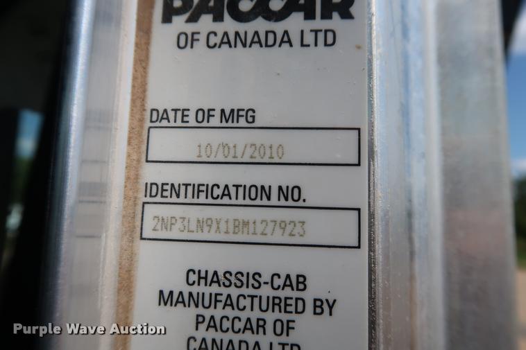 image for item K1824 2011 Peterbilt 348 roll off container truck