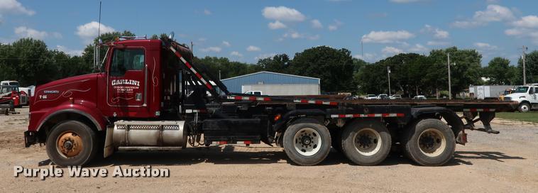 image for item K1825 2001 Kenworth T800 roll off container truck