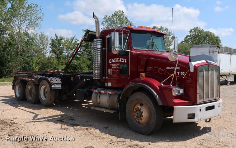 image for item K1825 2001 Kenworth T800 roll off container truck
