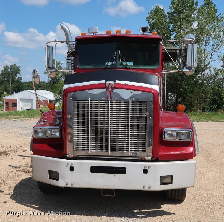 image for item K1825 2001 Kenworth T800 roll off container truck