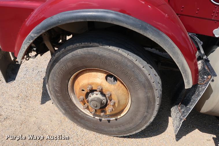 image for item K1825 2001 Kenworth T800 roll off container truck