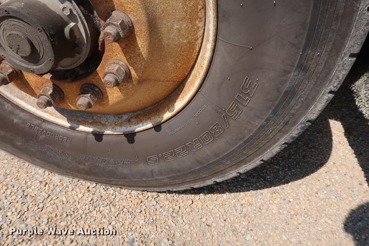 image for item K1825 2001 Kenworth T800 roll off container truck