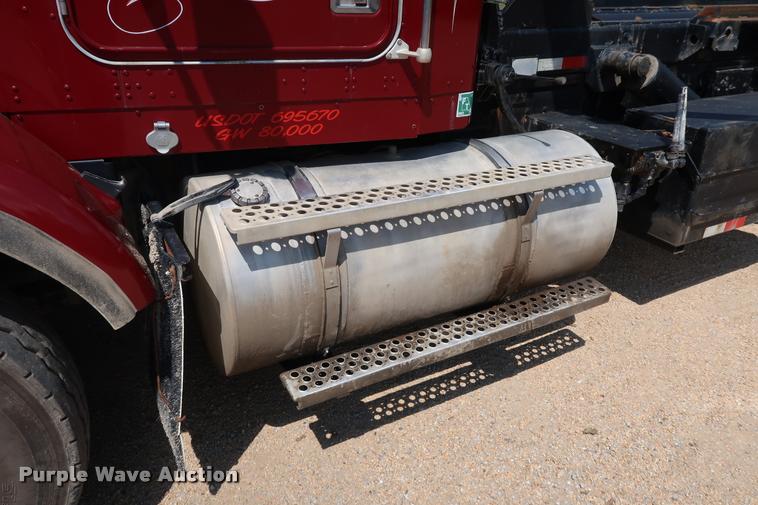 image for item K1825 2001 Kenworth T800 roll off container truck