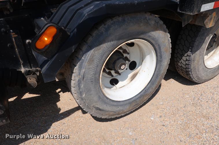 image for item K1825 2001 Kenworth T800 roll off container truck