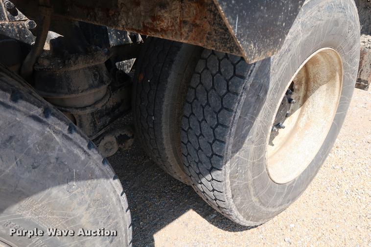 image for item K1825 2001 Kenworth T800 roll off container truck