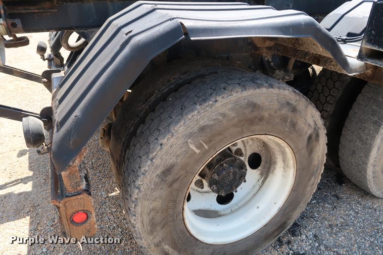 image for item K1825 2001 Kenworth T800 roll off container truck