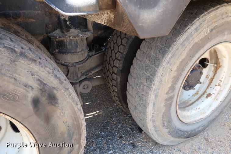 image for item K1825 2001 Kenworth T800 roll off container truck