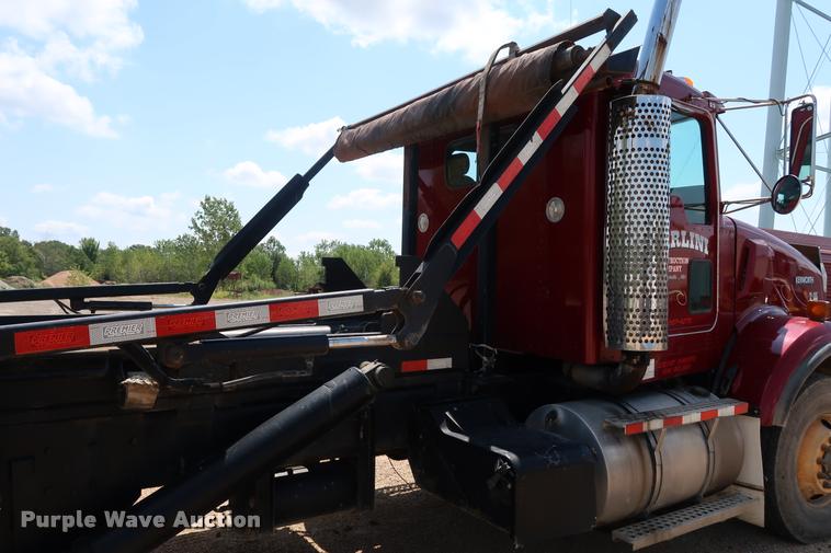 image for item K1825 2001 Kenworth T800 roll off container truck