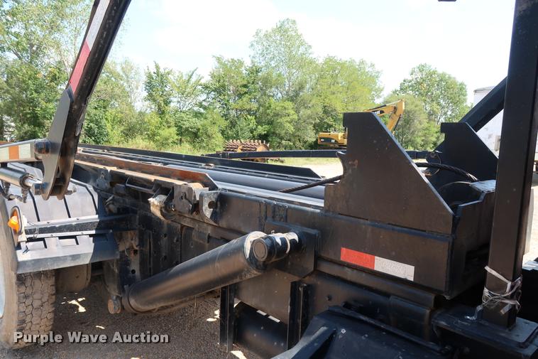 image for item K1825 2001 Kenworth T800 roll off container truck