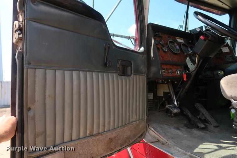 image for item K1825 2001 Kenworth T800 roll off container truck