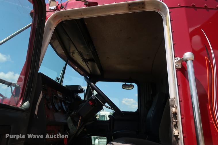 image for item K1825 2001 Kenworth T800 roll off container truck