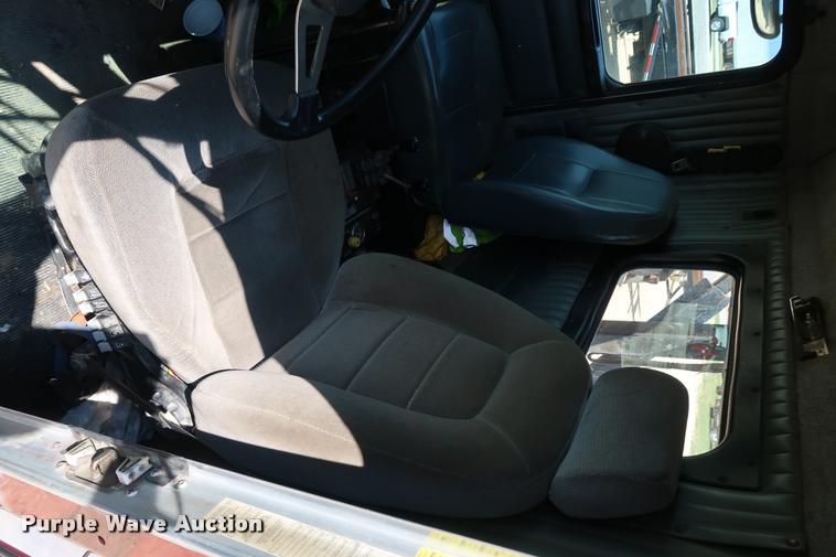 image for item K1825 2001 Kenworth T800 roll off container truck