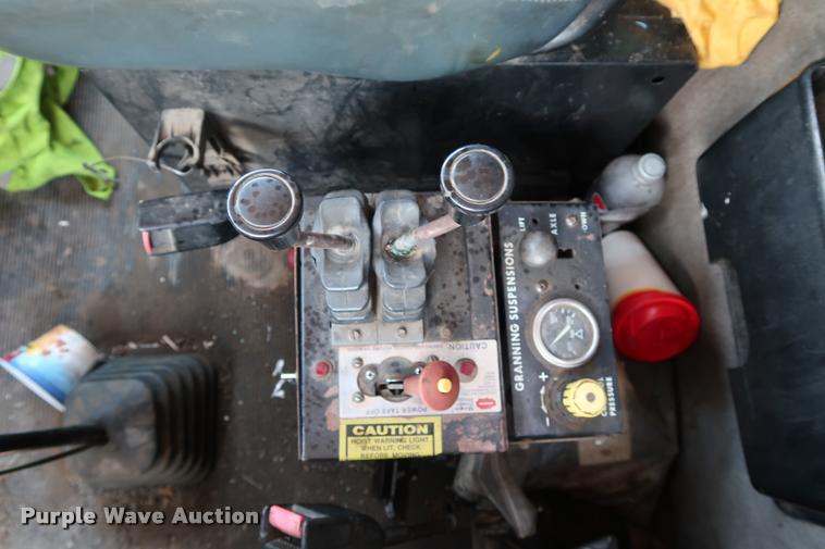 image for item K1825 2001 Kenworth T800 roll off container truck