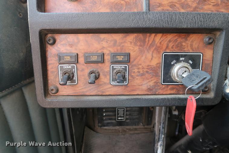 image for item K1825 2001 Kenworth T800 roll off container truck