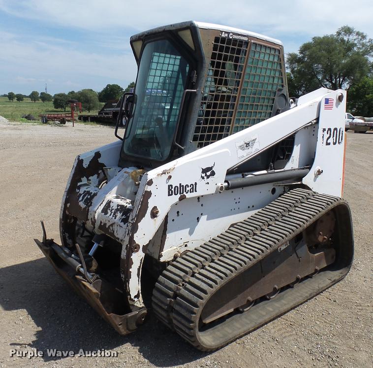 image for item K1875 2002 Bobcat T200 skid steer
